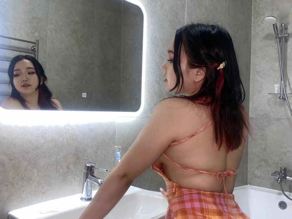 hikari_18's Offline XXX Chat