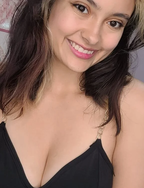 _sara_ch's Offline Chat Room