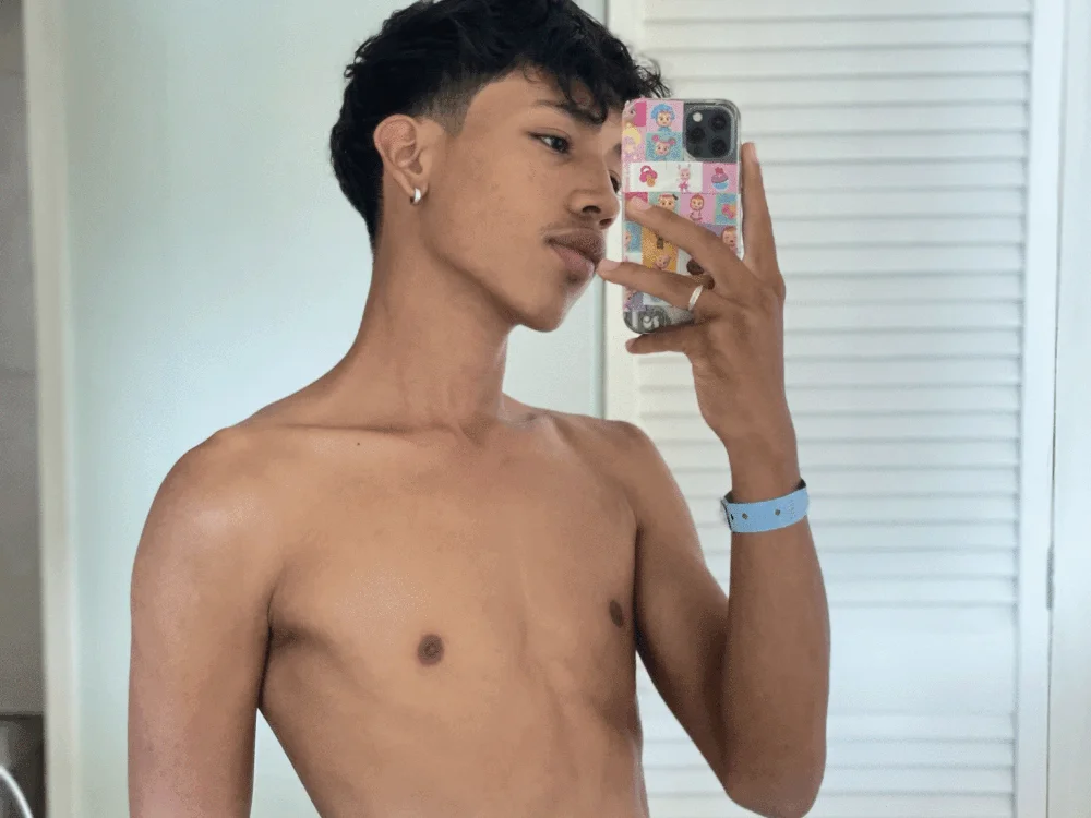 Ostin18hotのオフラインXXXチャット