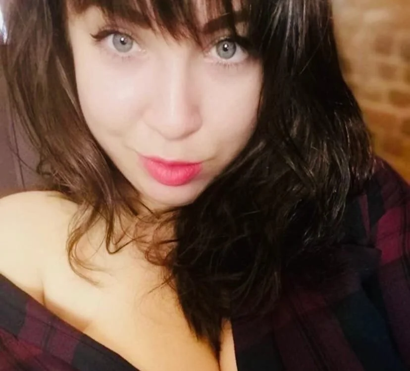 hotfallingdevil123's Offline Chat Room