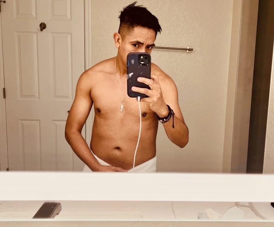 alec25b Offline XXX-Chat