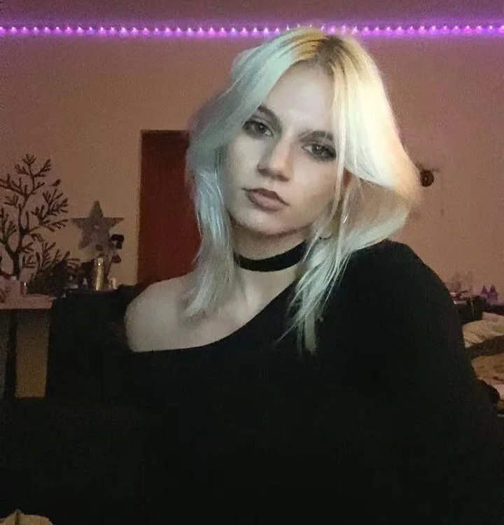Veronicaa_Vixen offline chatrum