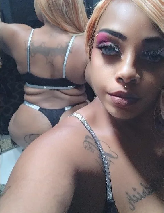 Honeydrop405's Offline XXX Chat