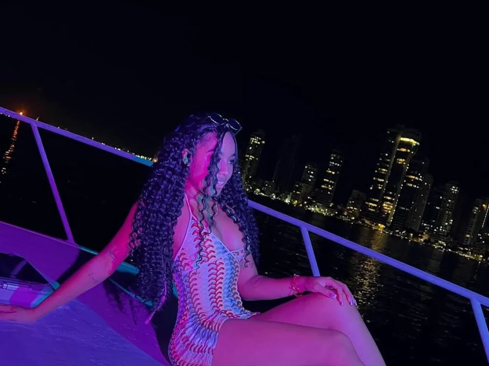 Larayeans Offline XXX-Chat