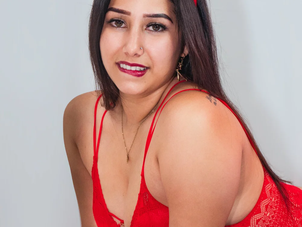 Sarai_Prada's Offline XXX Chat