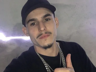 Liveacttioncock Male Handjob Webcam Striptease