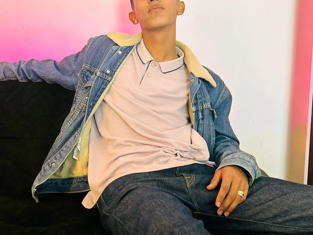 Morenazo_777's Offline XXX Chat