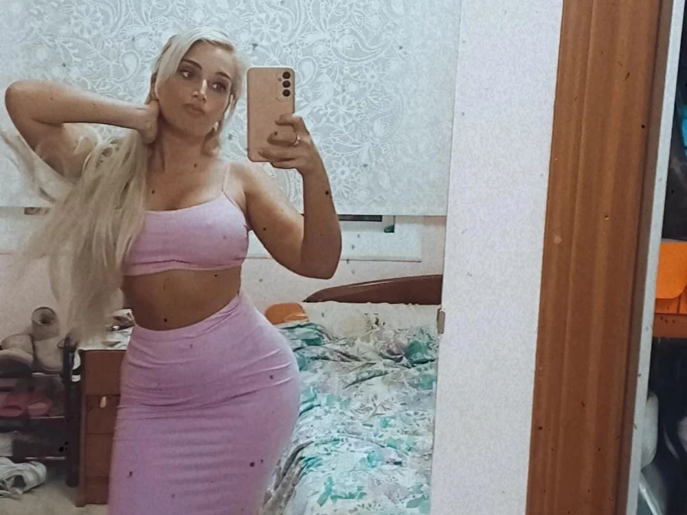 KikiSexyBaee's Offline XXX Chat