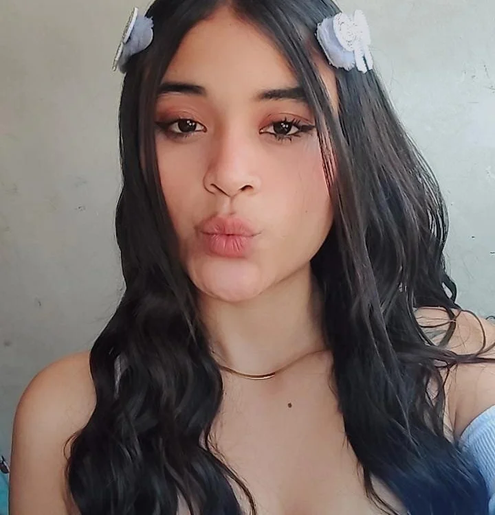 camiih_18 Offline XXX-Chat