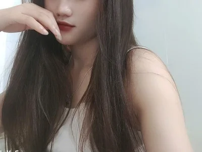 Shiny_68 on StripChat