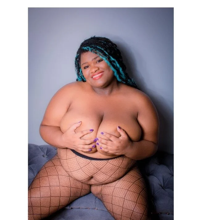ebonymayara's Offline Chat Room