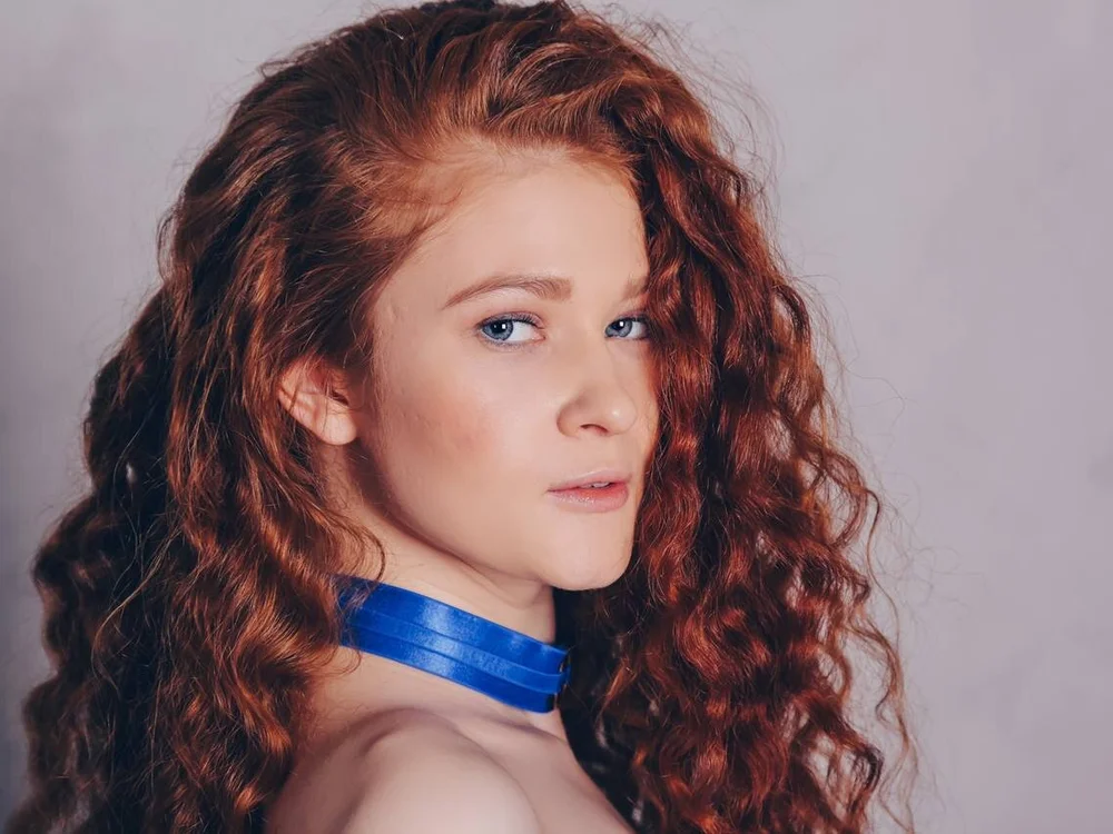 redhead_evelyn's Offline XXX Chat