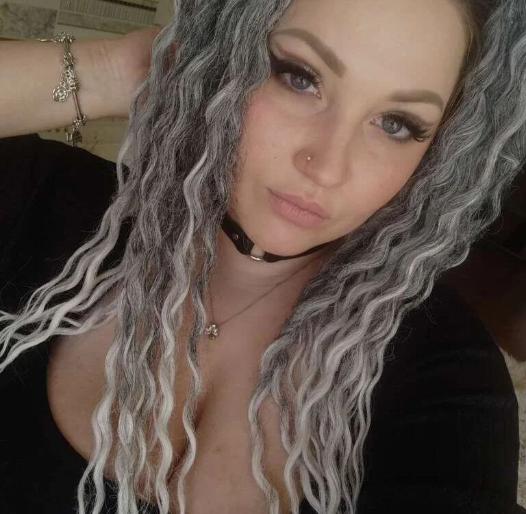 BeatrixCole's Offline Chat Room