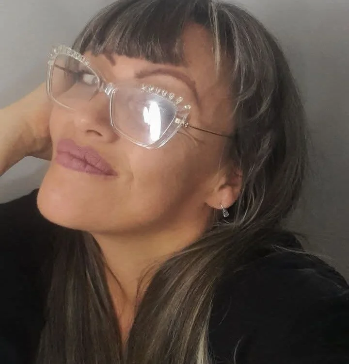 chloe_74's Offline Chat Room