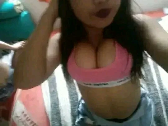 ESMERALDA_PLEASER's Offline Chat Room