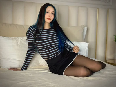 LauraBriggs - Girl 