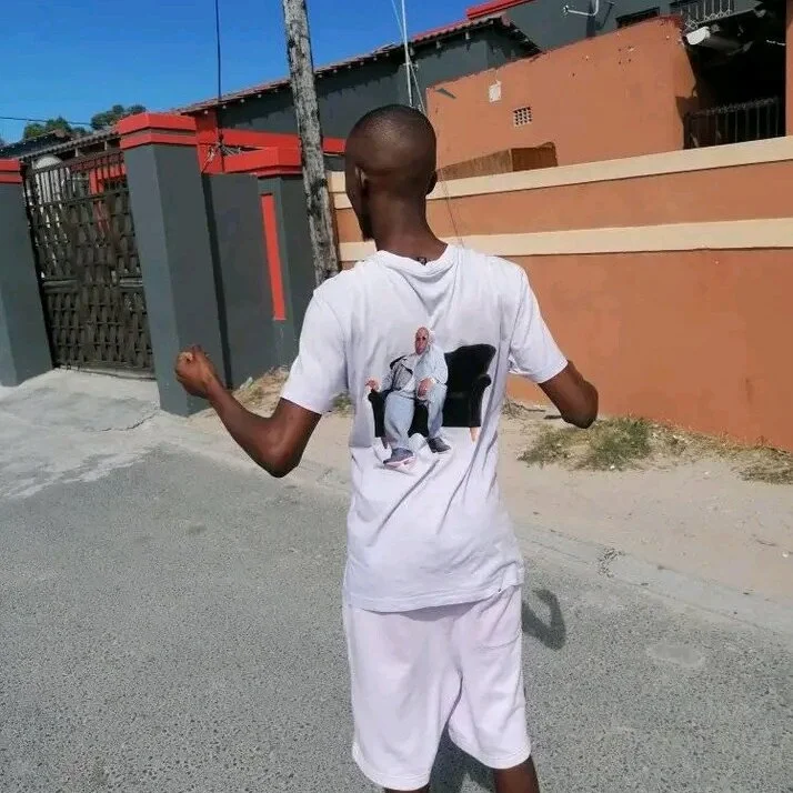 Maintee27 Chat XXX offline