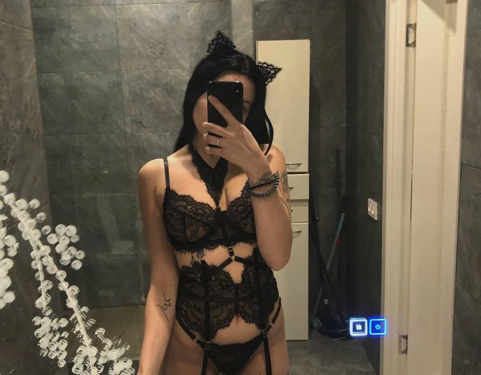 Ledi_Meow's Offline Chat Room