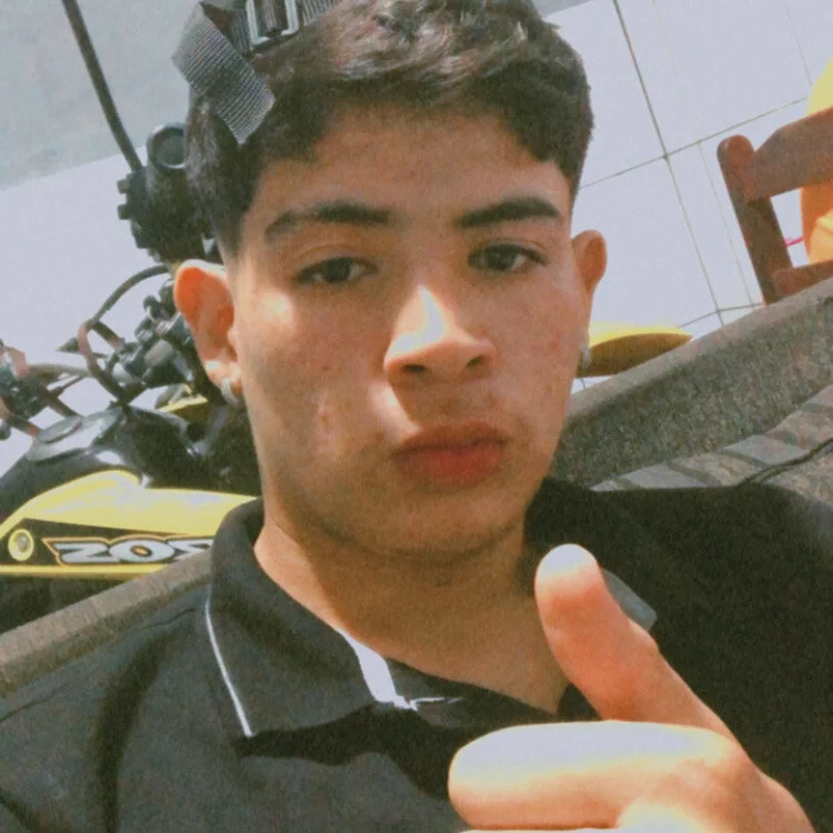 Cris2440's Offline Chat Room
