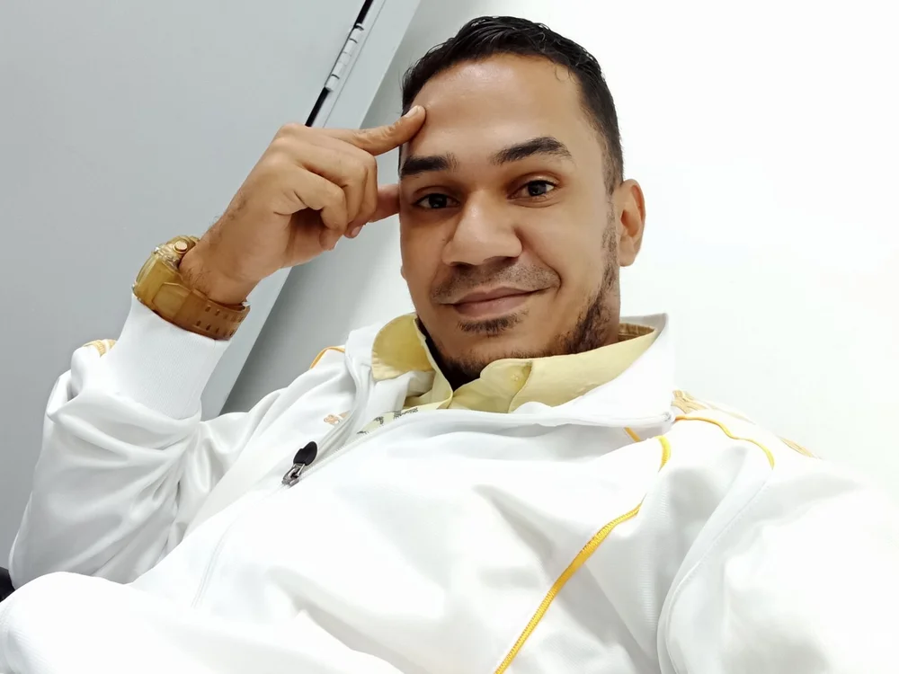 Umer35's Offline Chat Room