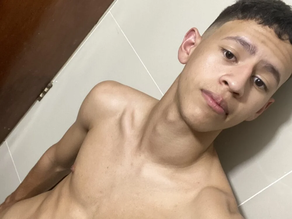 chiconerdxxxn Offline XXX chat