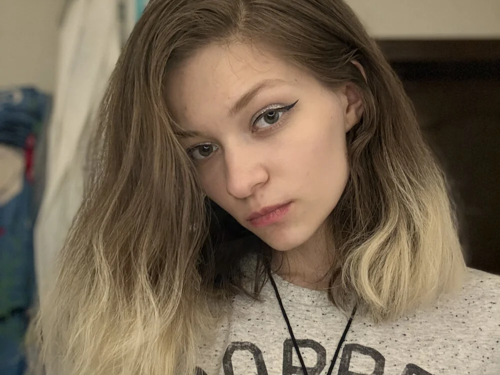 Ellyy_ly offline XXX-chat