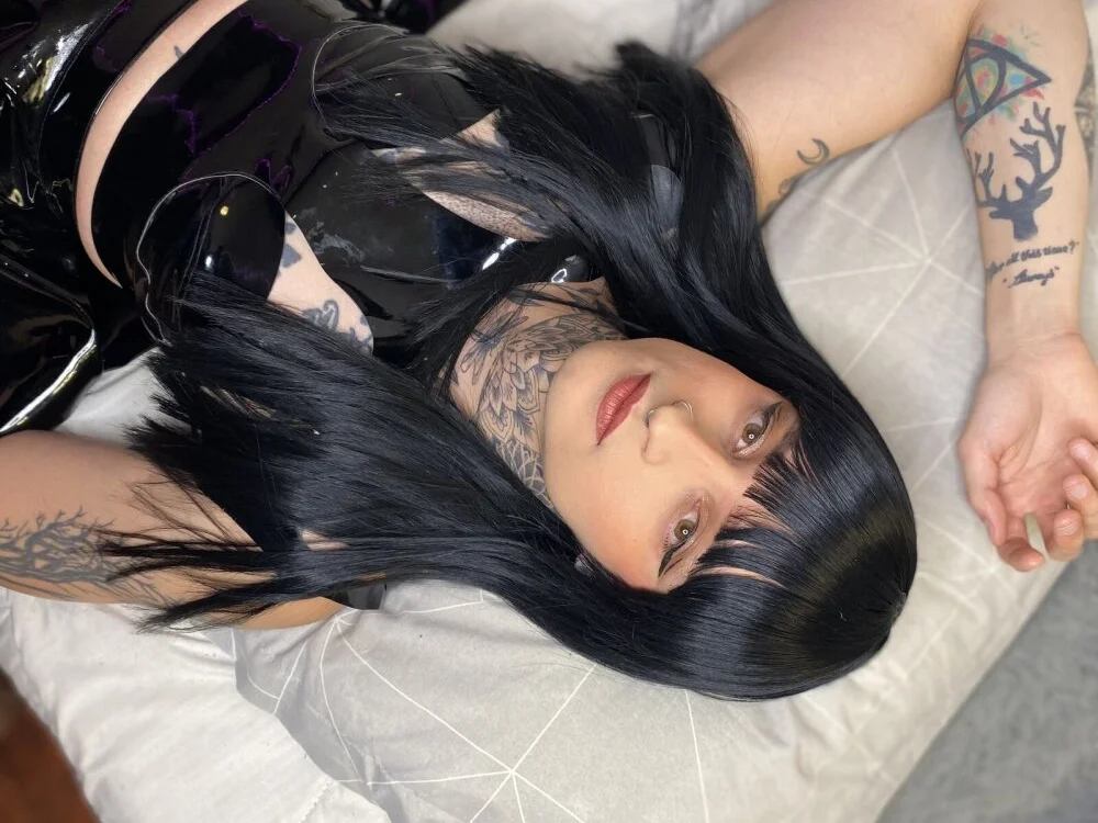 ShiiraVelkor Offline XXX-Chat