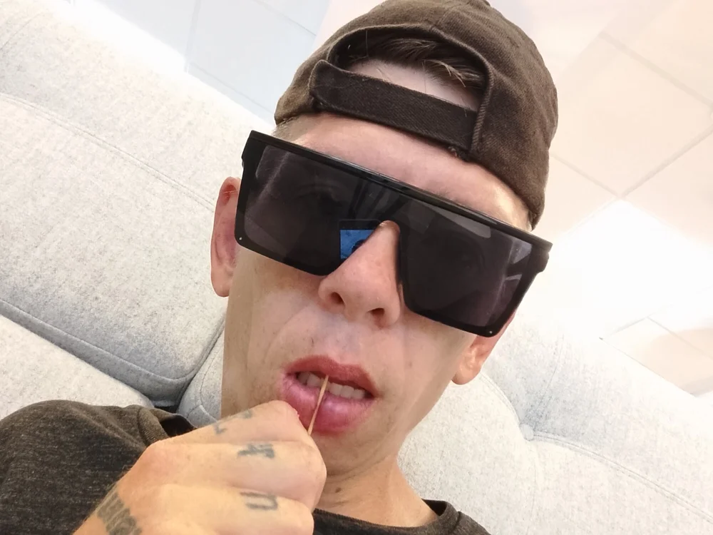 Seks_house's Offline Chat Room