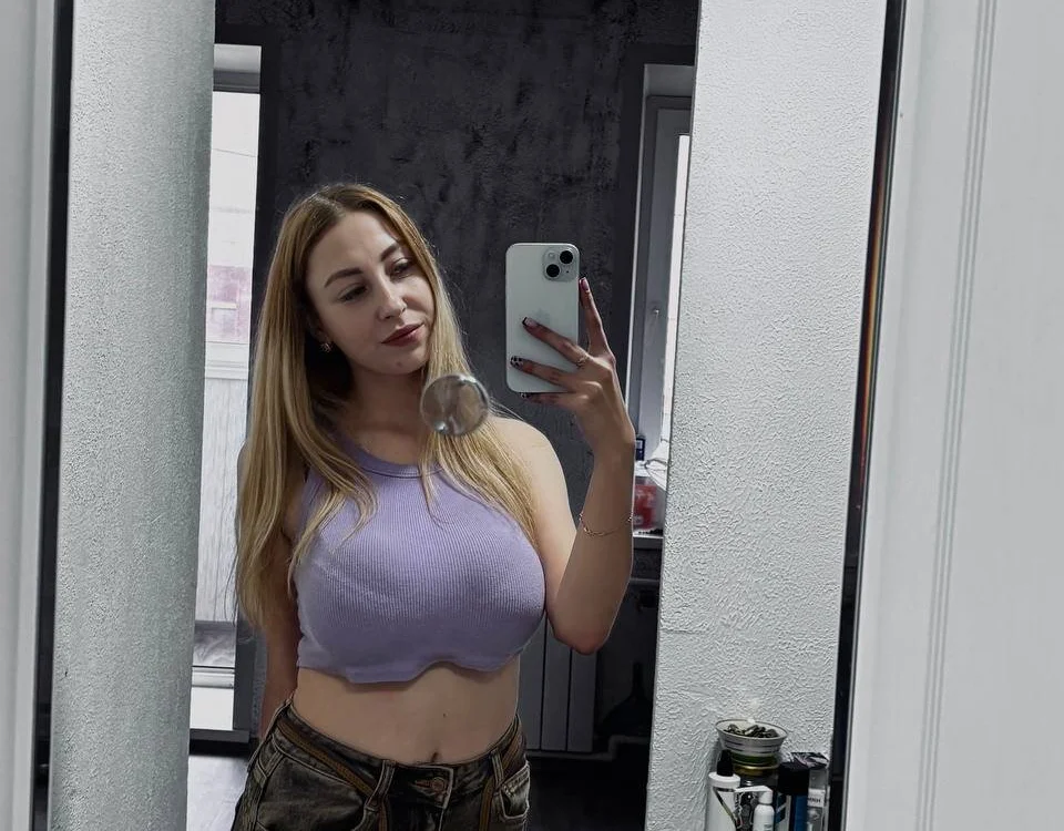 צ'אט XXX לא מקוון של MonnieGuittennez