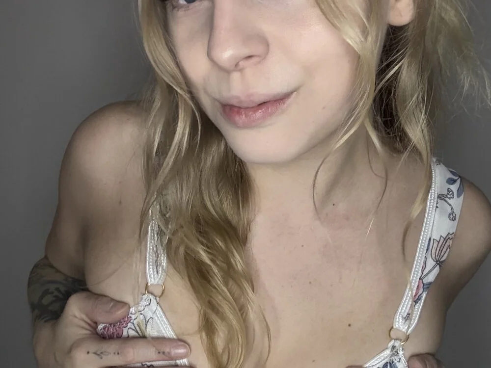 littleserina's Offline XXX Chat