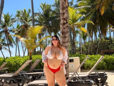 AmbarRoberts_ webcam livesex profile in large-tits cams