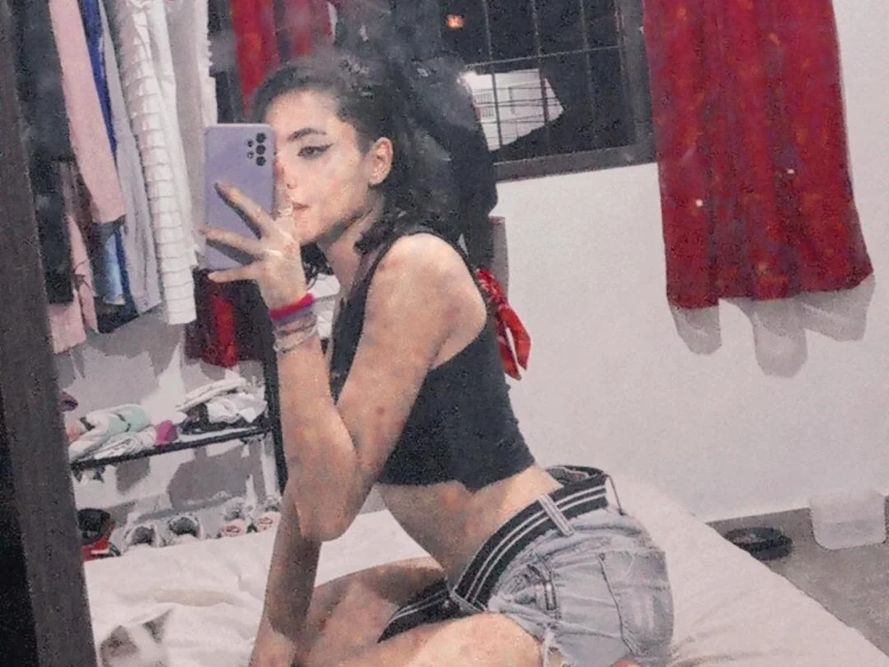 Luna_Lee23's Offline Chat Room