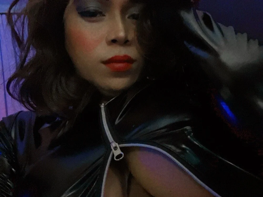 LadyMarbie69's Offline Chat Room