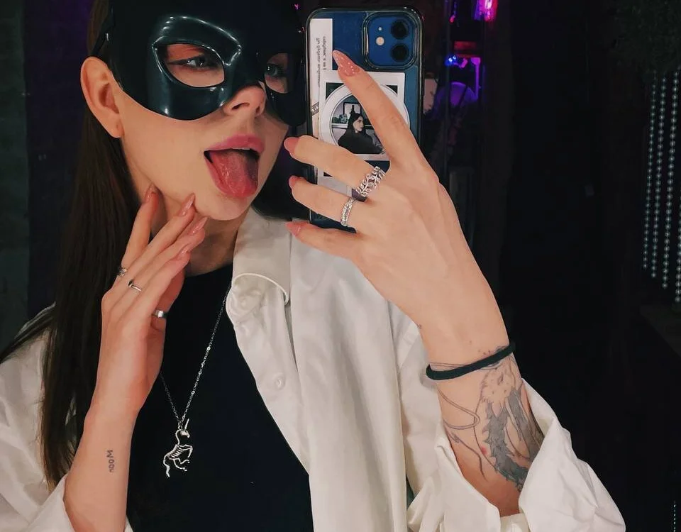 SharonAdamsf's Offline XXX Chat