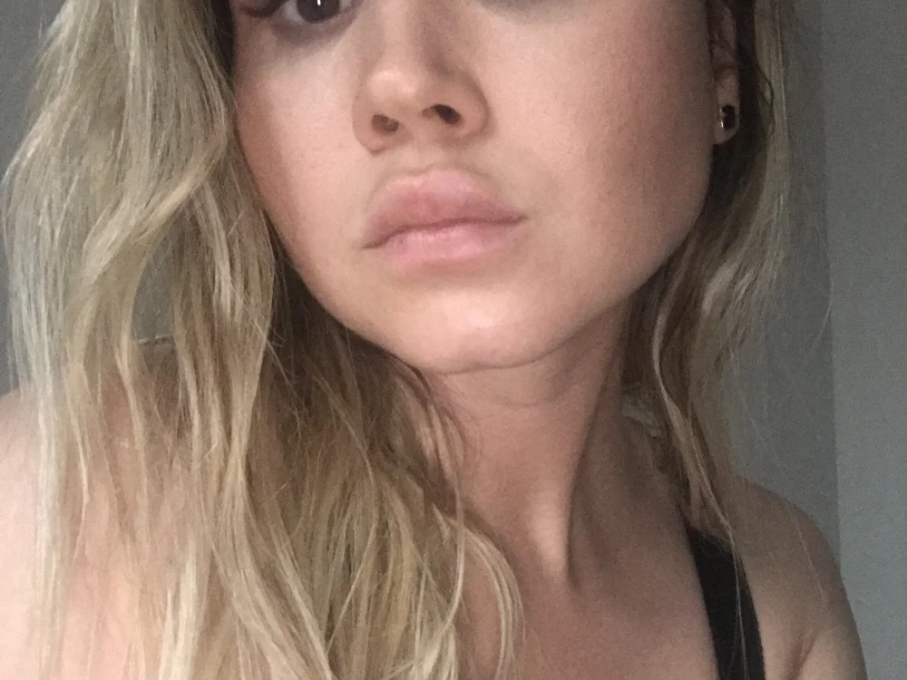 HOT____Molly's Offline Chat Room