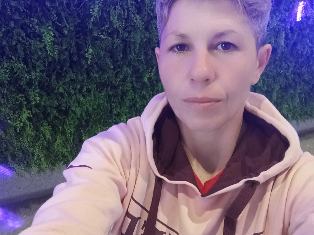 BellaRuss' Offline Chat Room