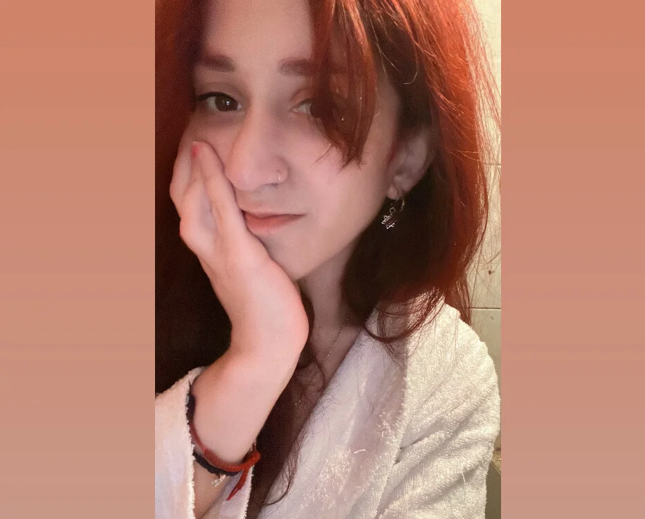 Felina_roja96's Offline XXX Chat