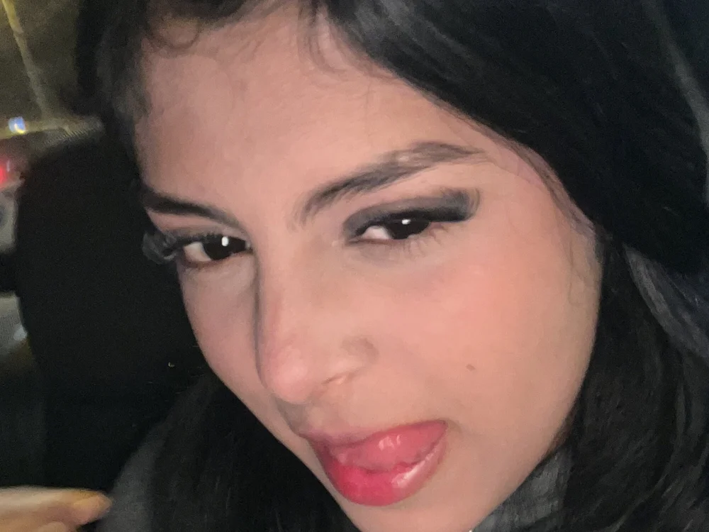 _Carli_21's Offline Chat Room
