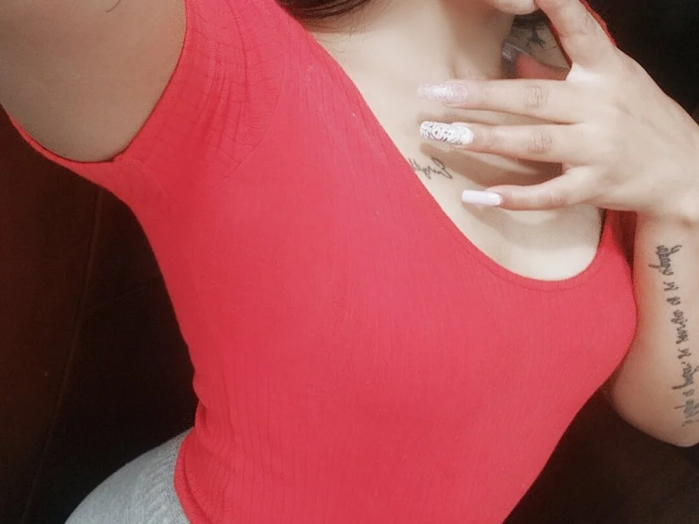 KATALINA_HOT18's Offline Chat Room