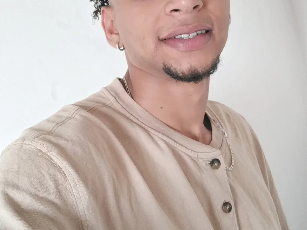 iham_28_'s Offline XXX Chat