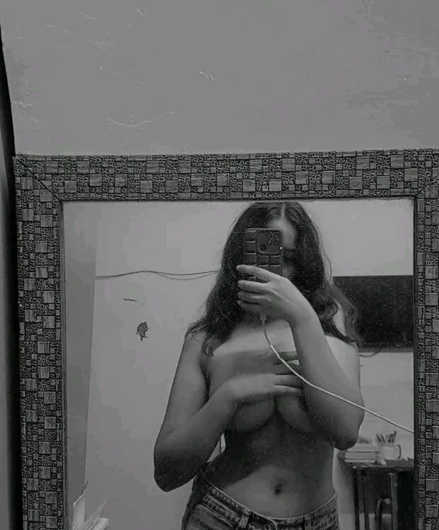 meghbalika356785's Offline Chat Room