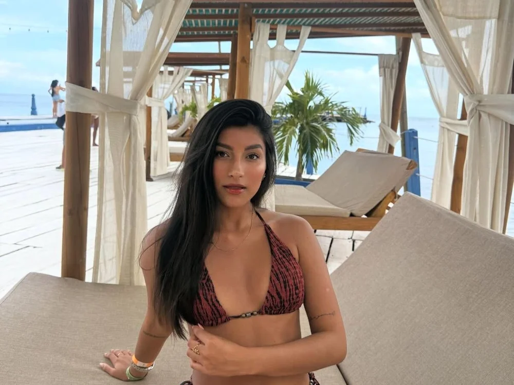 Ateneaaa_ লাইভ XXX চ্যাট