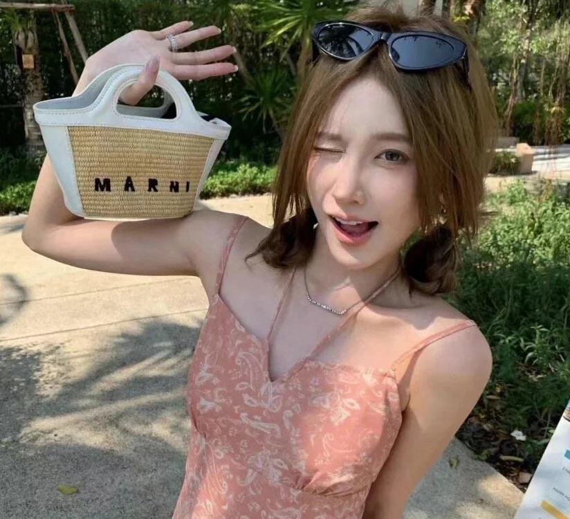 charlotte520's Offline XXX Chat