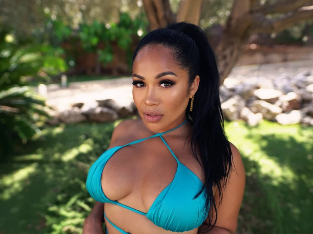 mialuna-'s Offline XXX Chat