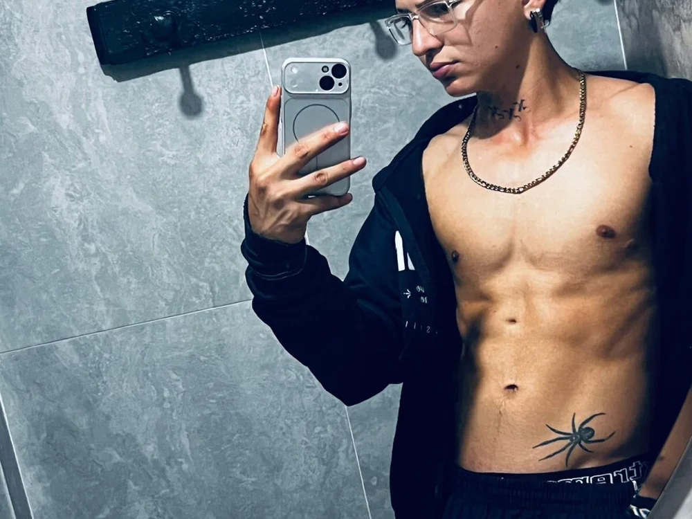 thebaby_col cam model