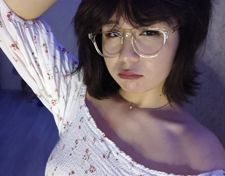 Ella_Babyy_'s Offline Chat Room