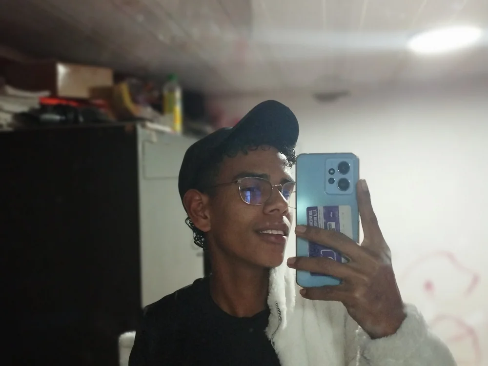 Lia_Leo_ offline chatrum