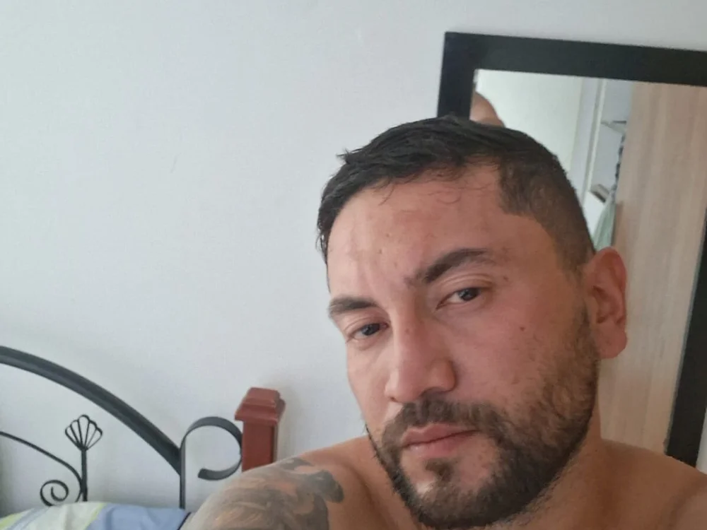 niicolas_ross' Offline XXX Chat