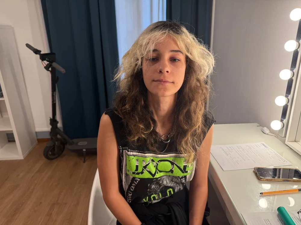 Britny_Light's Offline Chat Room