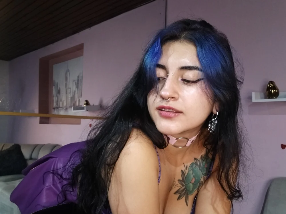Lilith_Pink's Offline Chat Room